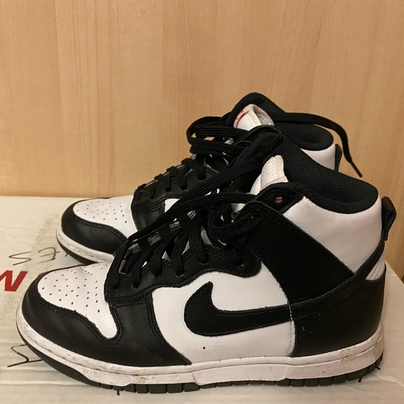 Nike “Wmns dunk high” in black and white - Picture 3 of 8